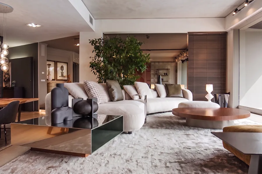 Divano-Bezier-della-linea-Minotti-nella-vetrina-FAR copia